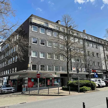 Flat, Near Main Station & Shopping *