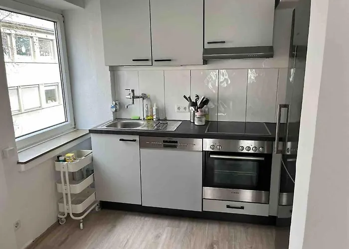 Flat, Near Main Station & Shopping *