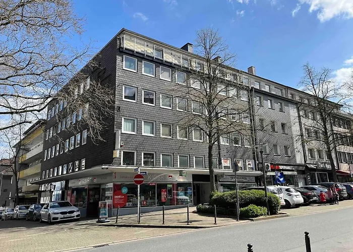 Flat, Near Main Station & Shopping *