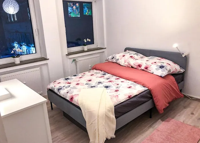 Flat, Near Main Station & Shopping *